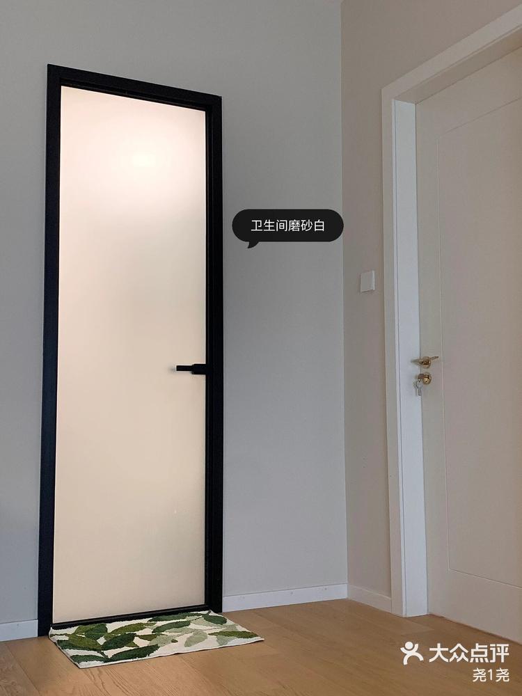 怎么看都舒适的米白色木门是怎么做的?