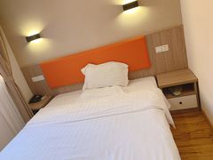 -7天连锁酒店(上海徐家汇龙华路地铁站店)