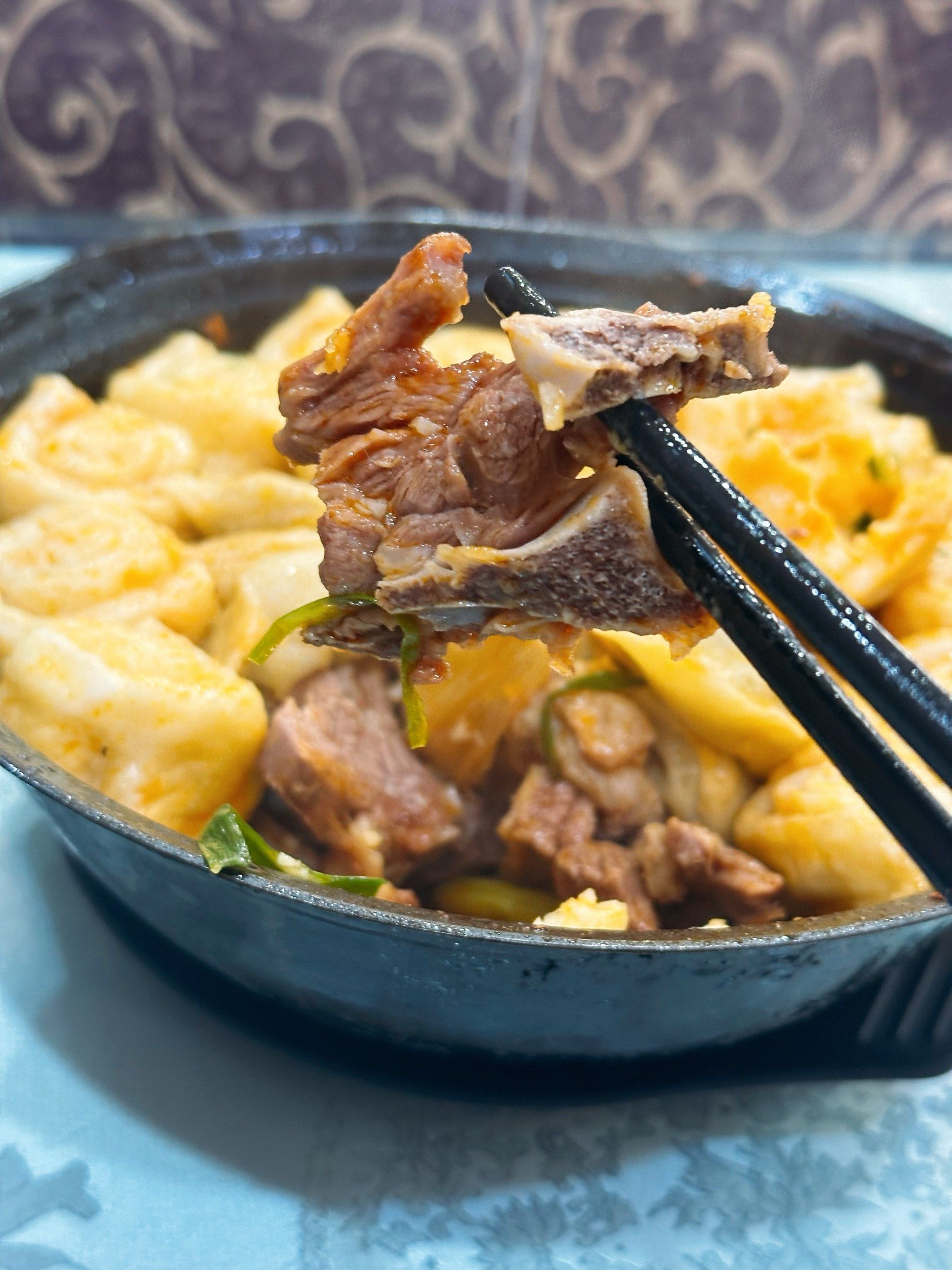 回武威必吃的一家店,鸡肉垫卷子