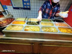 自助取餐区-三兄弟高炉烧饼