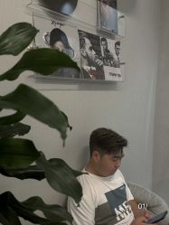 -老男孩男士理容馆·理发·烫染·修面