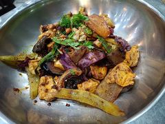 -愉肴麻辣香锅(中山路店)