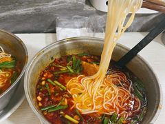 -铁锅哥米线