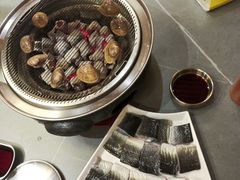 -围炉肉舍•炭烤活鳗•丹东海鲜烤肉(步行街店)