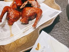 蝴蝶里招牌乳鸽-蝴蝶里·粤菜·点心(滨江龙湖店)