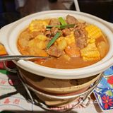 随便选了一家，狠惊喜。是味道很正宗的冰室，菜的份量很大