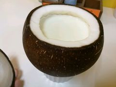 -志龙皇冠吃货椰子铺