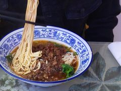 -渝之汇牛肉豌杂面