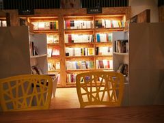 -新华里咖啡书吧(新华书店小寨店)