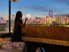 青岛灯光秀-人间采蜜(海信广场店)