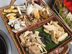 -原林野山菌火锅·炒菌(关上野生菌一条街店)