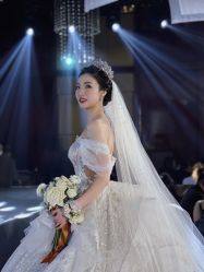 -派丽莫Pellimo原创设计婚纱品牌