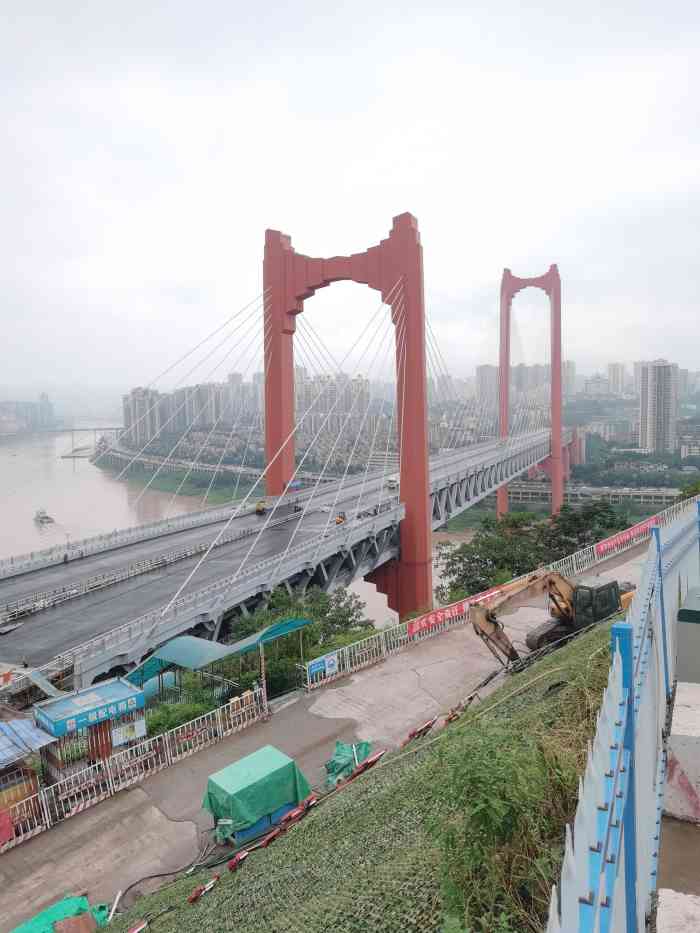 虎头岩隧道-"渝中区虎头岩隧道是重庆重要的交通杻纽!