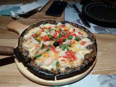 竹炭海鲜黑披萨-麦甜创意轻食餐厅(西康路店)