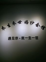 -觅白婚纱礼服馆