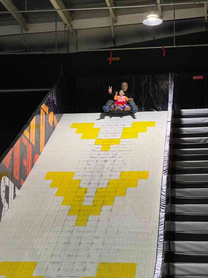 跃客蹦床公园-"大年初一,三个人一起去的,玩的挺嗨,中午.