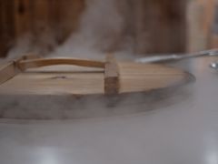 -小火炕铁锅炖鱼