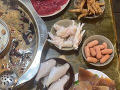 -渝嘴小老弟老火锅(华新村店)