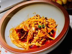 敲糖棒棒鸡-辛香汇·现炒川菜(淮海路百盛店)