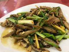 爆炒河鱼仔-正宗高流河饭店原创风姜鸡