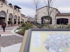 -塞拉瓦莱名品奥特莱斯