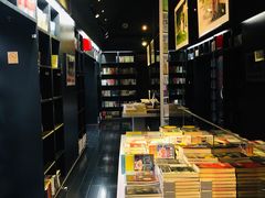 -钟书阁(松江泰晤士小镇店)