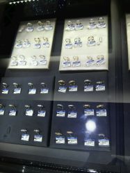 -威德钻石-克拉钻大本营(南京东路店)