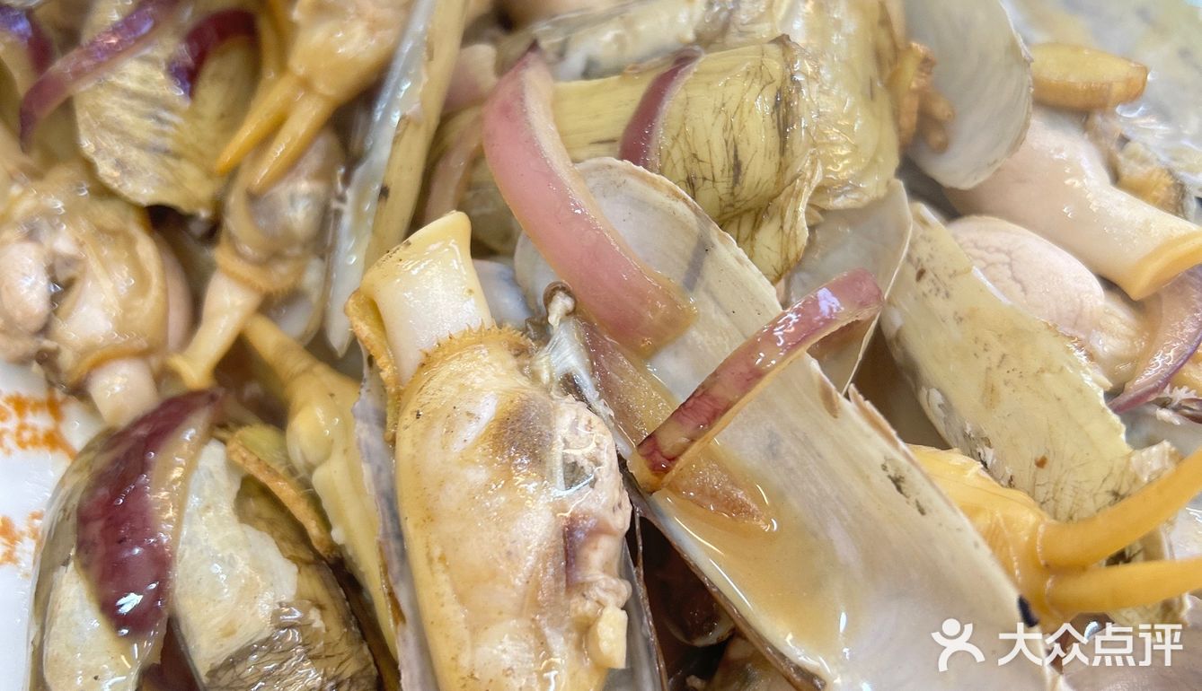 对虾和海蛎也很多，足足的料，满满一大碗