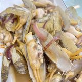 对虾和海蛎也很多，足足的料，满满一大碗