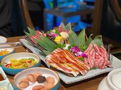 黑牛六拼-明洞阿姨·韩式酱蟹烤肉·创意料理(三元桥店)