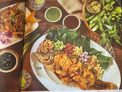 -Chom Cafe and Restaurant