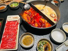 黑牛肝菌汤鸳鸳锅-大龙燚·旷野鲜火锅(广州首店)