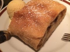 苹果卷-Cafe Sacher(WIEN)