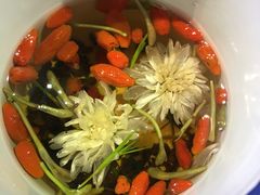 -沪小二炭火蛙锅(淮海中路美食不夜城店)