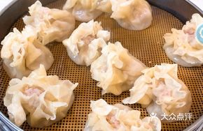 Fresh Pork and Bamboo Shoot Steamed Dumplings
