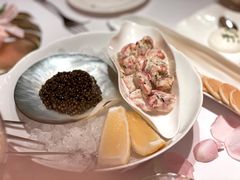 鱼子酱配龙虾沙拉鲜奶油和薄煎饼-Jean Georges
