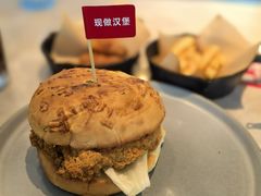 黄金三脆多汁鸡堡-必胜客(济微路店)