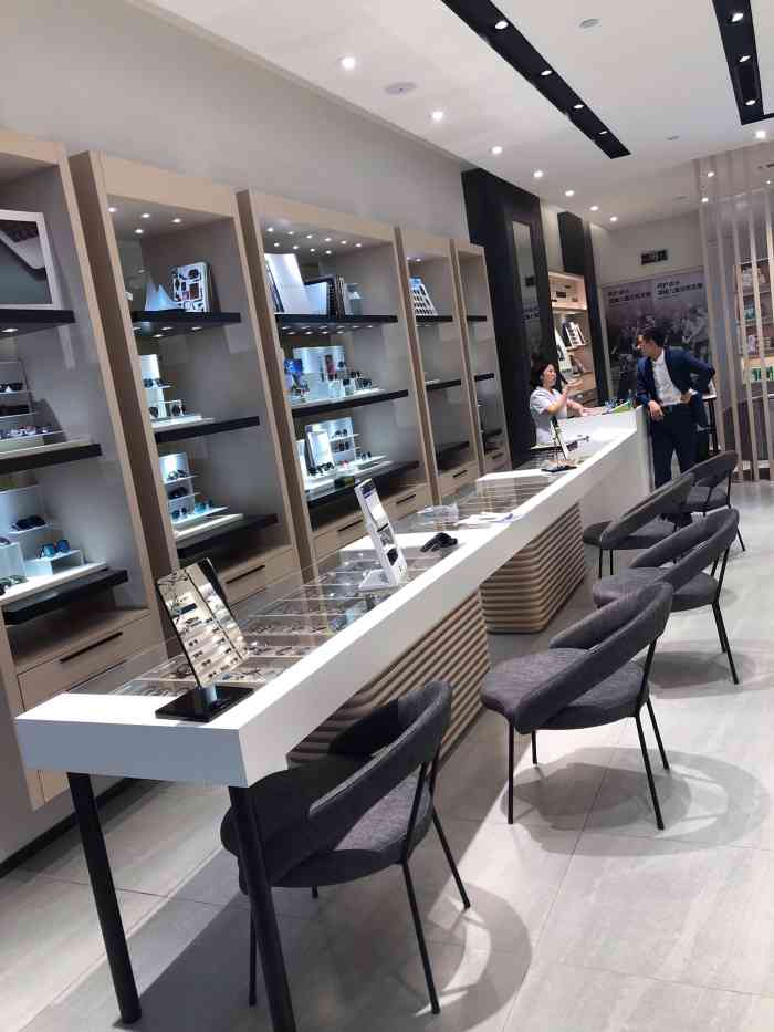 博士眼镜(成都环球中心博士店)-"在环境一楼,考门口的区域.