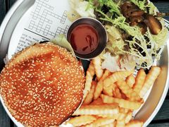 烤鸡肉汉堡-COMMUNE幻师(渔人码头店)
