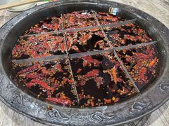 -渝嘴小老弟老火锅(华新村店)