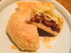 玫瑰鲜花饼-云海肴·汽锅鸡·云南菜(天津国金汇店)