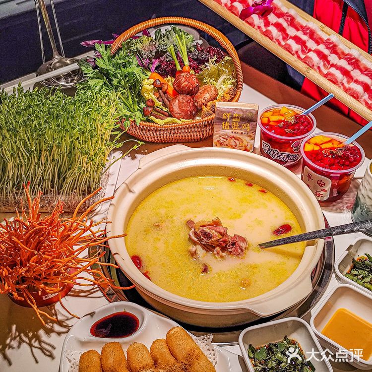 猪肚鸡烫野菜！汤底都被男朋友喝光了！