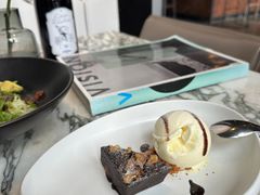 布朗尼配冰淇淋-at cafe 意大利餐厅(集美店)