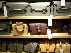 -名创优品(北京新中关购物中心地铁层店)