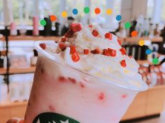 草莓酸奶星冰乐-星巴克(厦门SM新生活广场店)