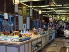 -大中华希尔顿酒店-念自助餐·嗨啤·小龙虾