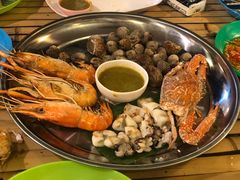 -席娜卡琳火车铁道夜市