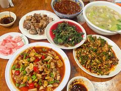 凉拌肥肠-茅屋大酒店