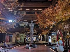 -瑞虹新天地月亮湾