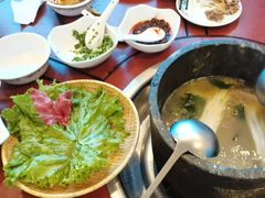 -鲁朗纳麦石锅鸡庄园
